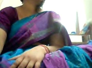 Saree aunty with NOT an uncle